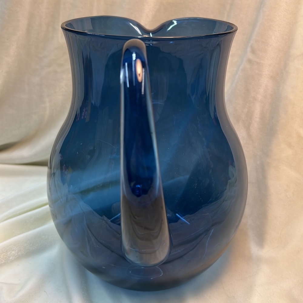Acrylic teal blue vintage large pitcher pre owned Holds about a gallon. - Picture 2 of 7